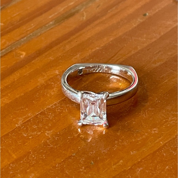 Ring - Picture 2 of 7